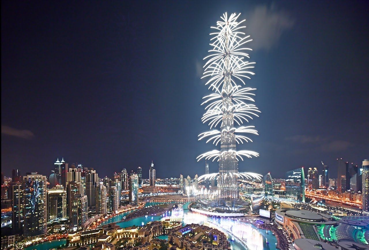 Watch a record breaking laser and firework show at Burj Khalifa this NYE