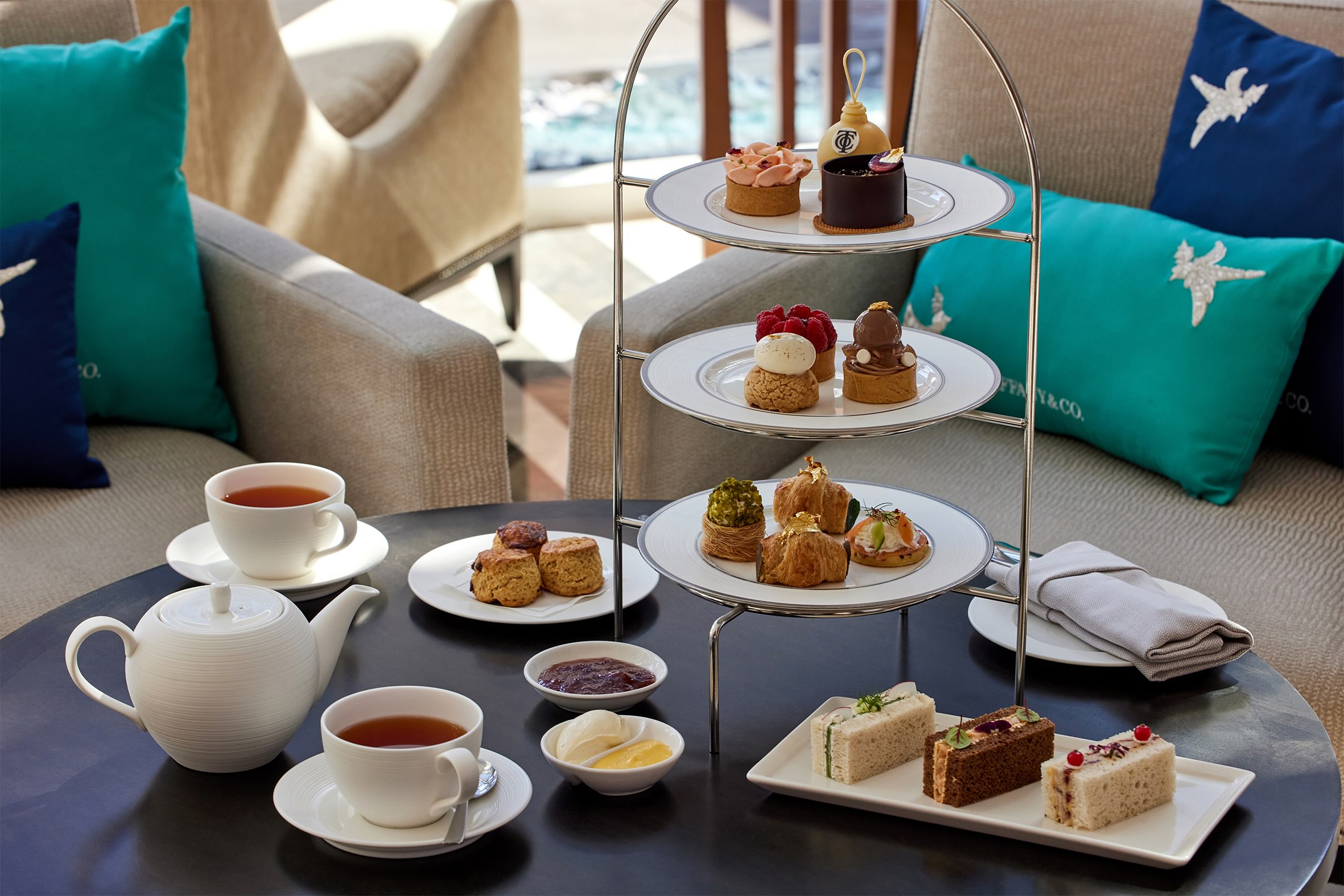 Enjoy a Tiffany &#038; Co. Bespoke Afternoon Tea in Abu Dhabi 